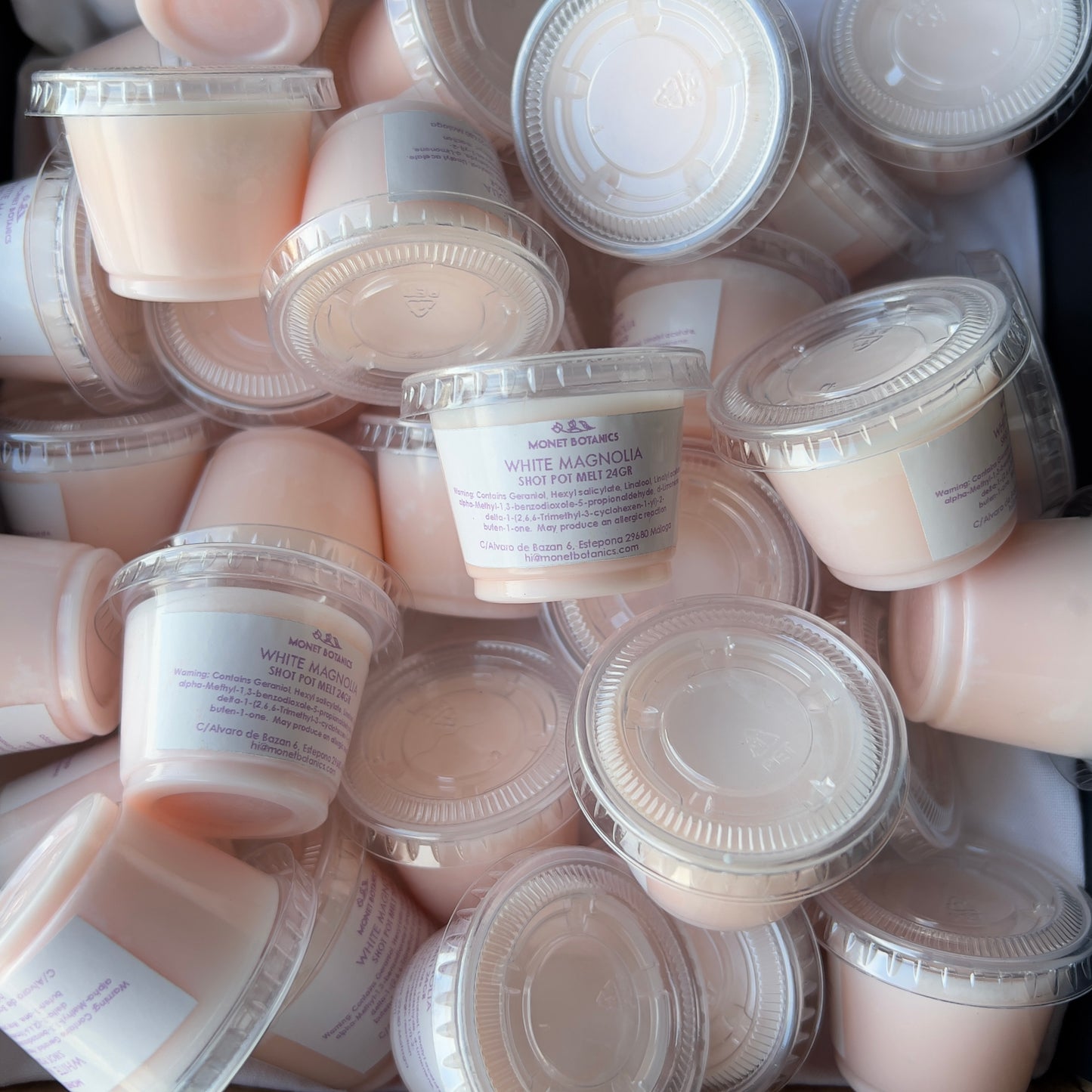 White Magnolia 24gr Shot Pot Melt